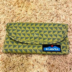 Kavu big spender trifold wallet clutch organizer